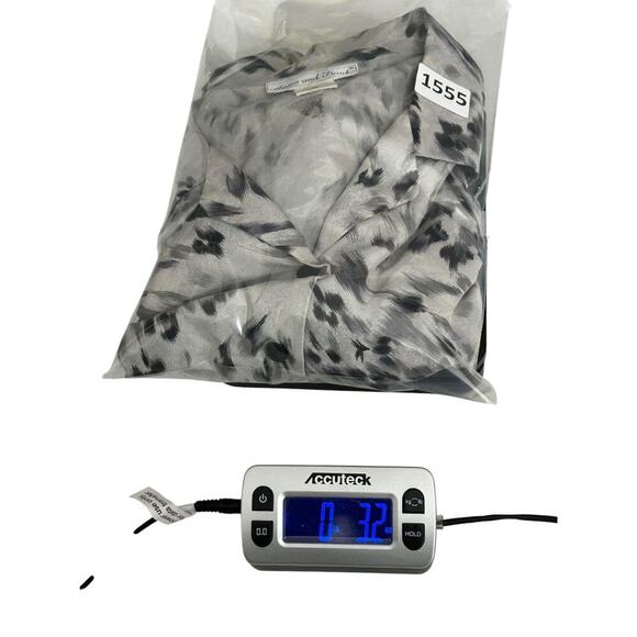 Anna and Frank Top Women's Size M 100% Silk Lightweight Grey Animal Print Blouse - Picture 9 of 9